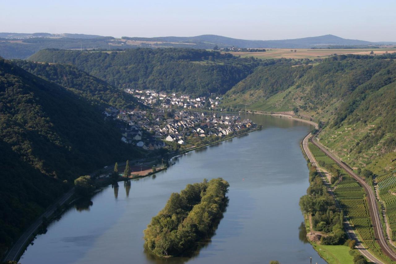 Unter Dem Schild * Oberfell